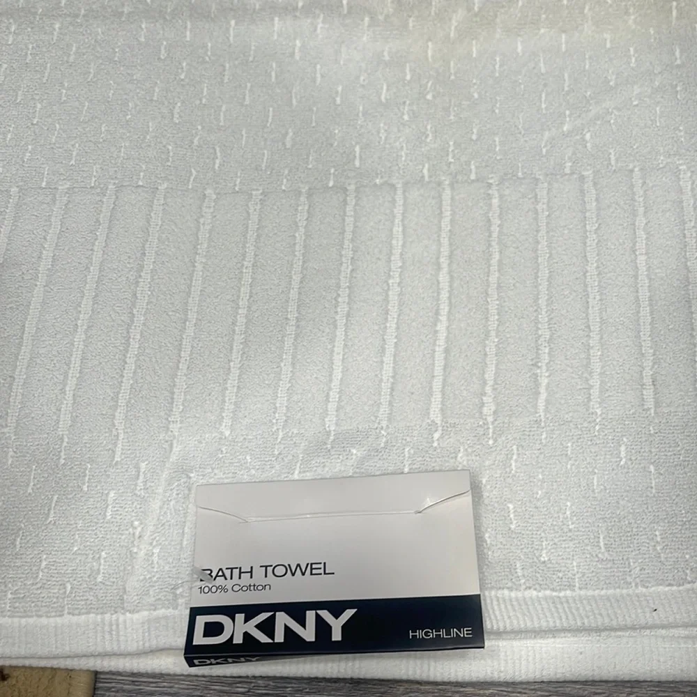 DKNY- Bath towel